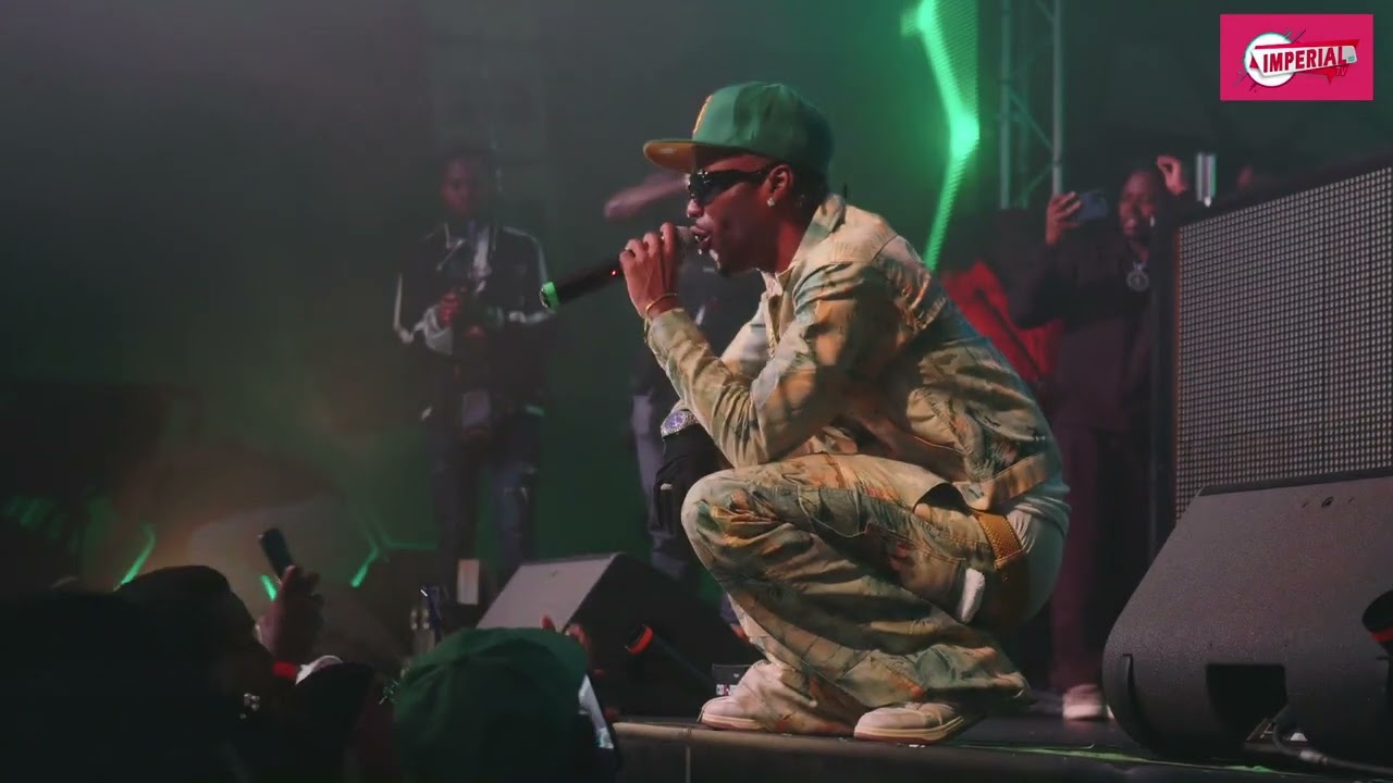 SAT B aranditse amateka mu Bubirigi/abkunzi biwe bamwankiye kuva kuri stage