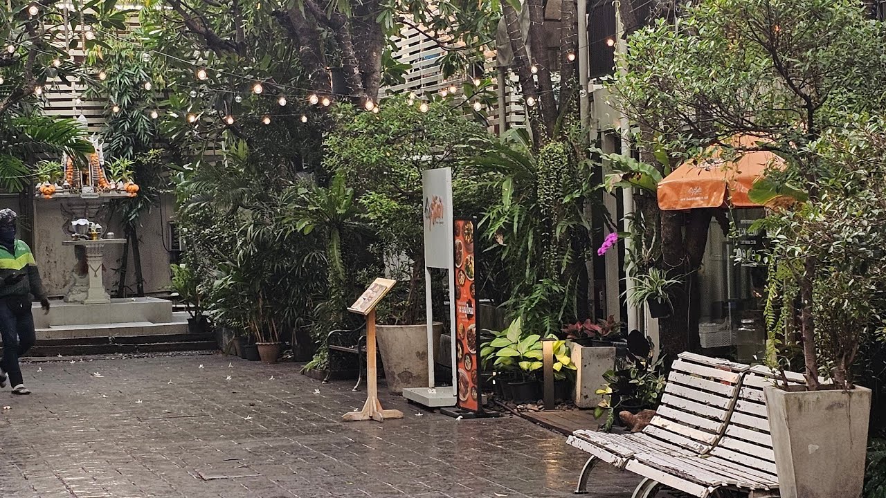 BANGKOK HOLIDAY INN EXPRESS & SUITES TOUR & REVIEW: THAILAND TRAVEL TIPS & MORE