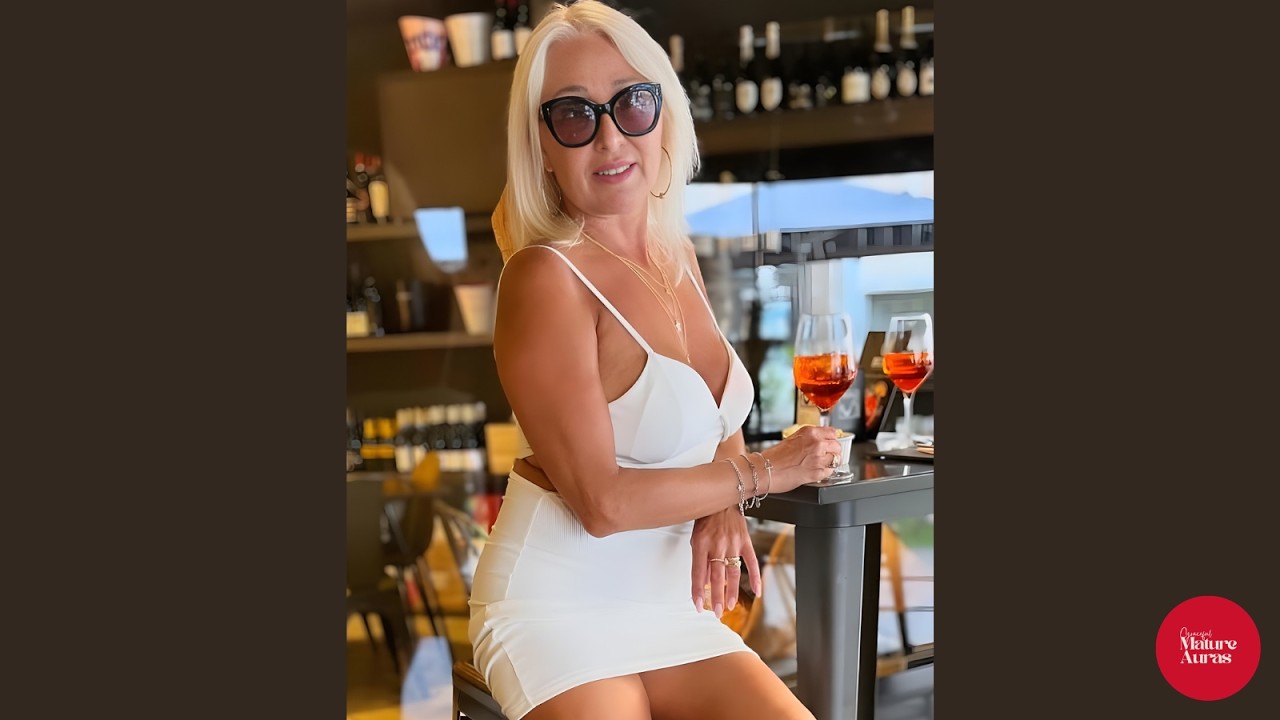 VIVI LA VITA 🌟 Fashion Over 50 🌺 Timeless Beauty Inspiration