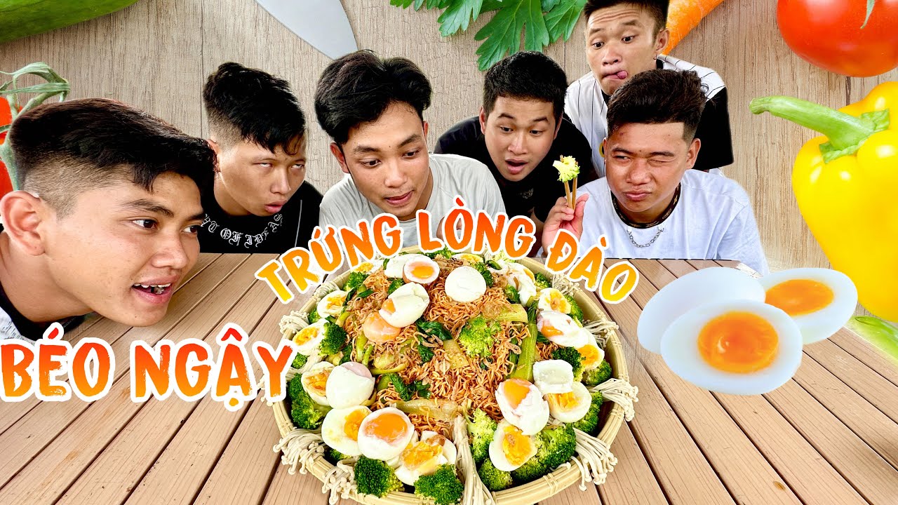 Mì Trộn Trứng Lòng Đào Thơm Ngon Béo Ngậy.