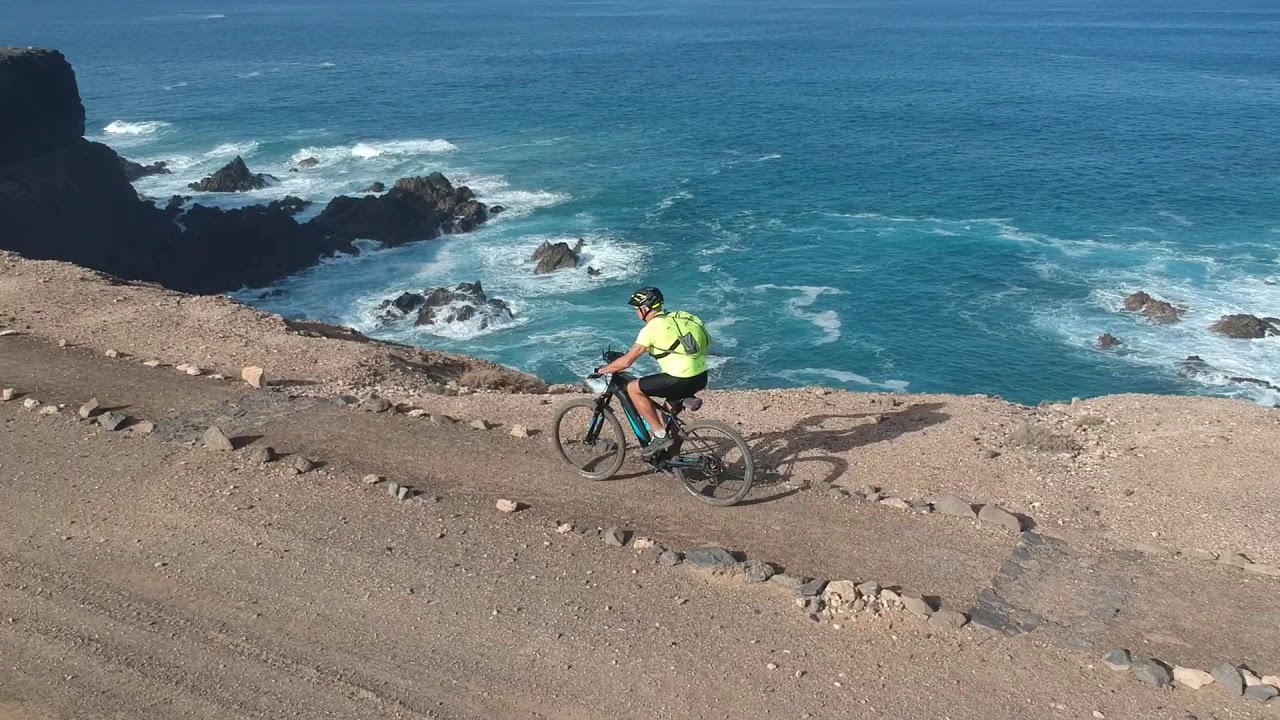 Cycling along the  Cliffs south of El Cotillo