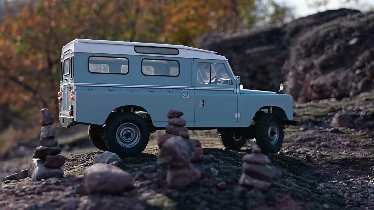 Boom Racing BRX02 Land Rover&reg; Series II 109 Hardtop | 1/10 Scale RC Car Kit [BR8012]