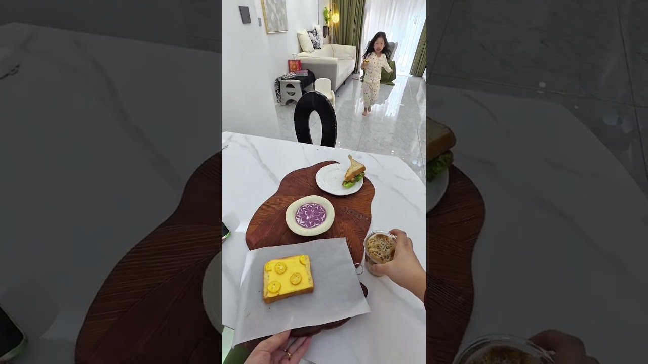 A Heartwarming Vlog: Celebrating the Holiday of a Solo Daughter in Northeast China's Ordin