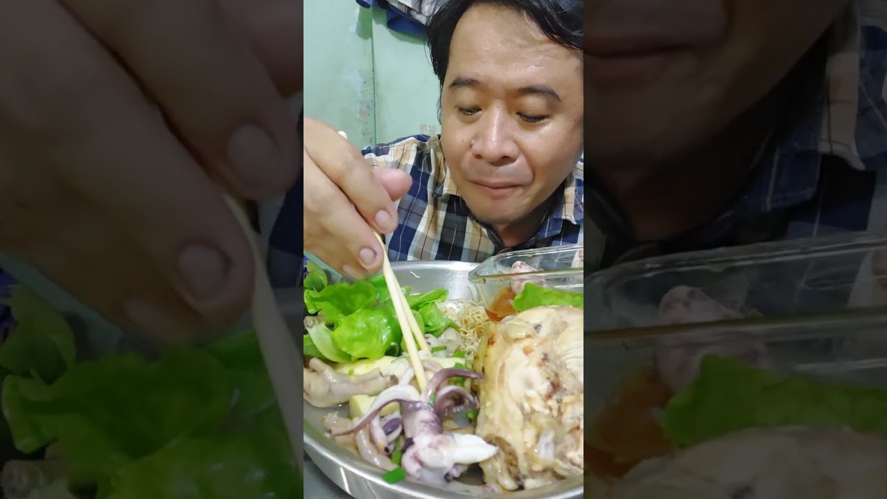 Hủ tíu mì chân gà mực ống. Mukbang. @giangtranvlog9861 