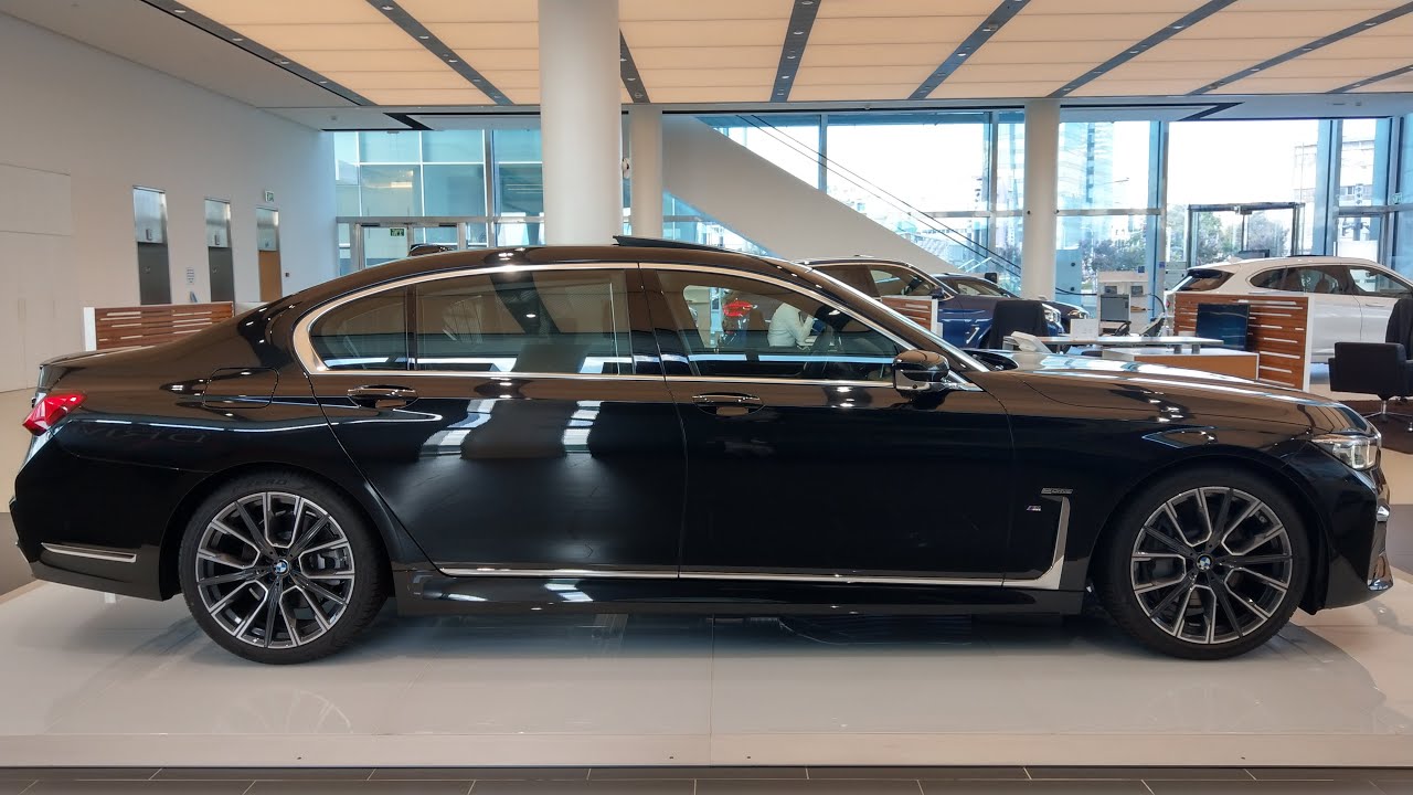 BMW 745Le - Seven series in black 2022