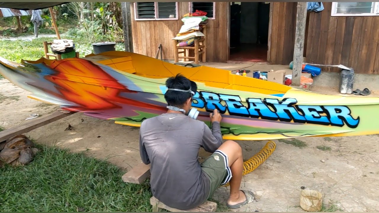 Airbrush Lettering on Boat RacingBoat