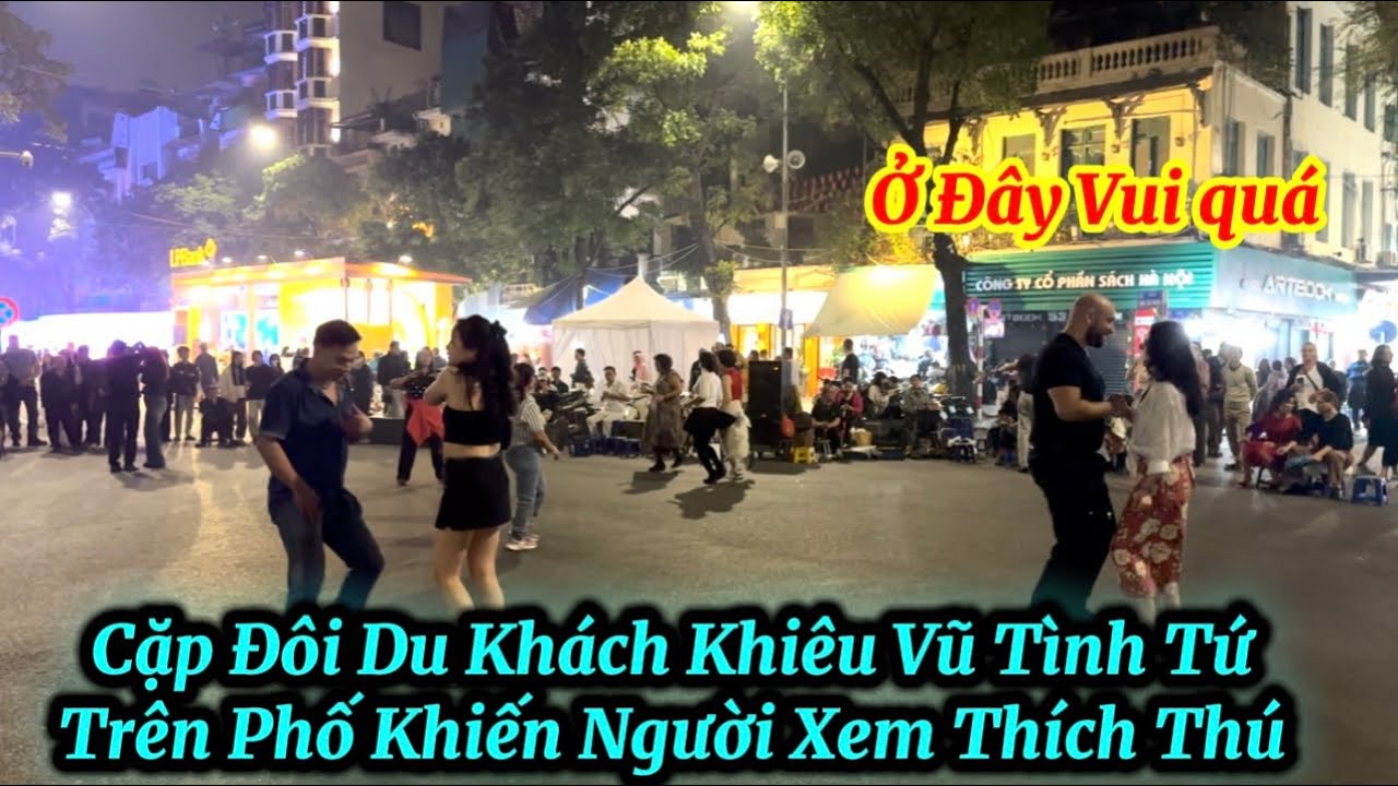 Cặp Đôi Du Khách Khiêu Vũ Tình Tứ Trên Phố Khiến Người Xem Thích Thú 