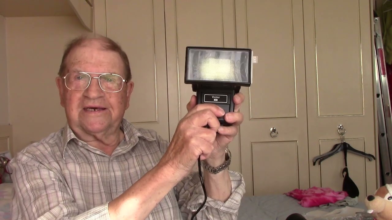 How I Stopped my CANON 1000D from being Blown UP by a FLASH !