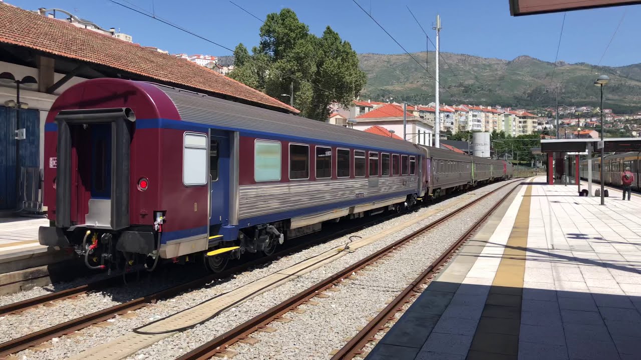 CP Comboios de Portugal 5616 com carruagens Sorefame e Corail VIP