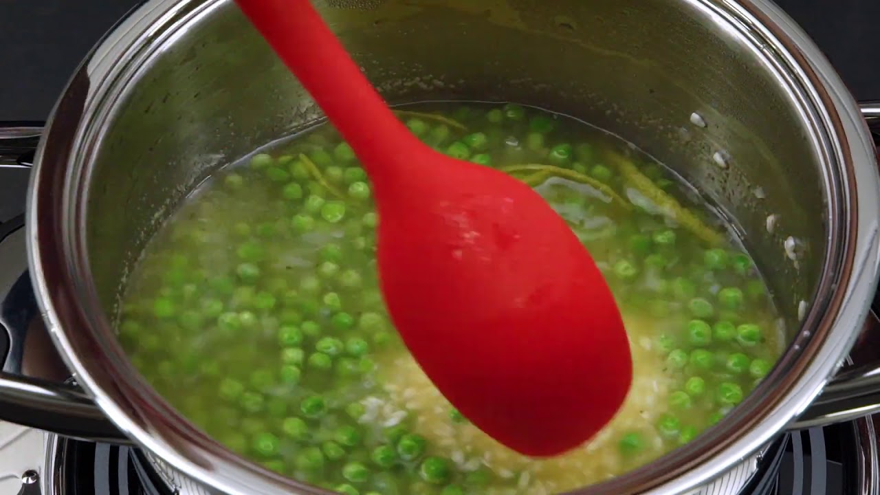 Sveža limonina rižota z grahom