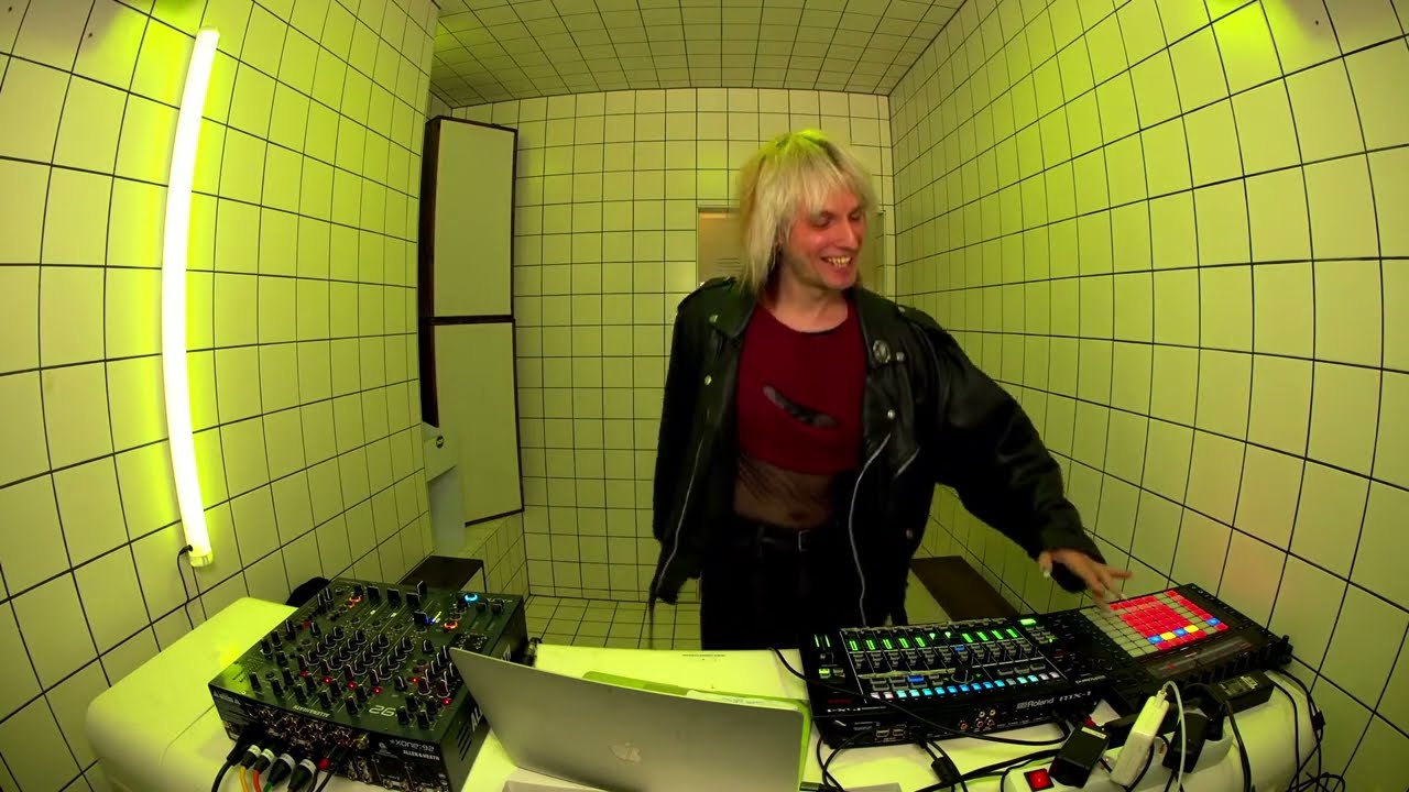 Dame-Music - Meshes (LIVE) | H&Ouml;R - Sep 7 / 2023