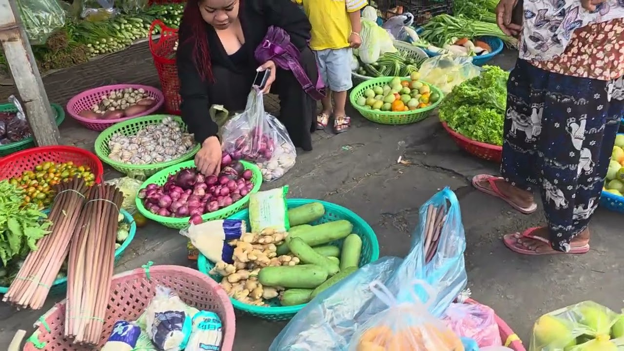 ផ្សារគគីរពេលព្រឹក#cambodia #khmer #nature #food 