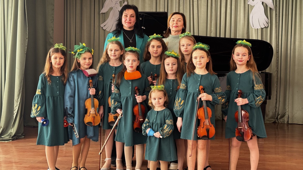 Ансамбль «СКРИПАЛИНКИ» – «Веселі огірочки» (муз. О. Соловйова) | Шепетівська музична школа