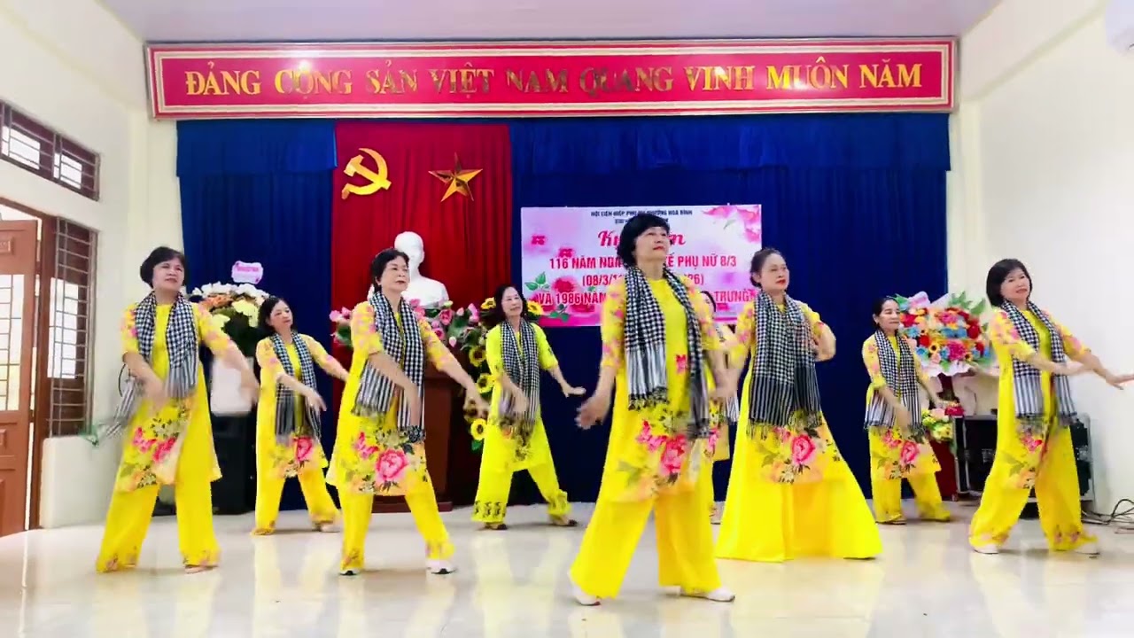 Múa Bèo dạt mây trôi kỷ niệm ngày 8/3  phụ nữ tổ 7 Quỳnh Lâm phường Hoà  tỉnh Phú Thọ 