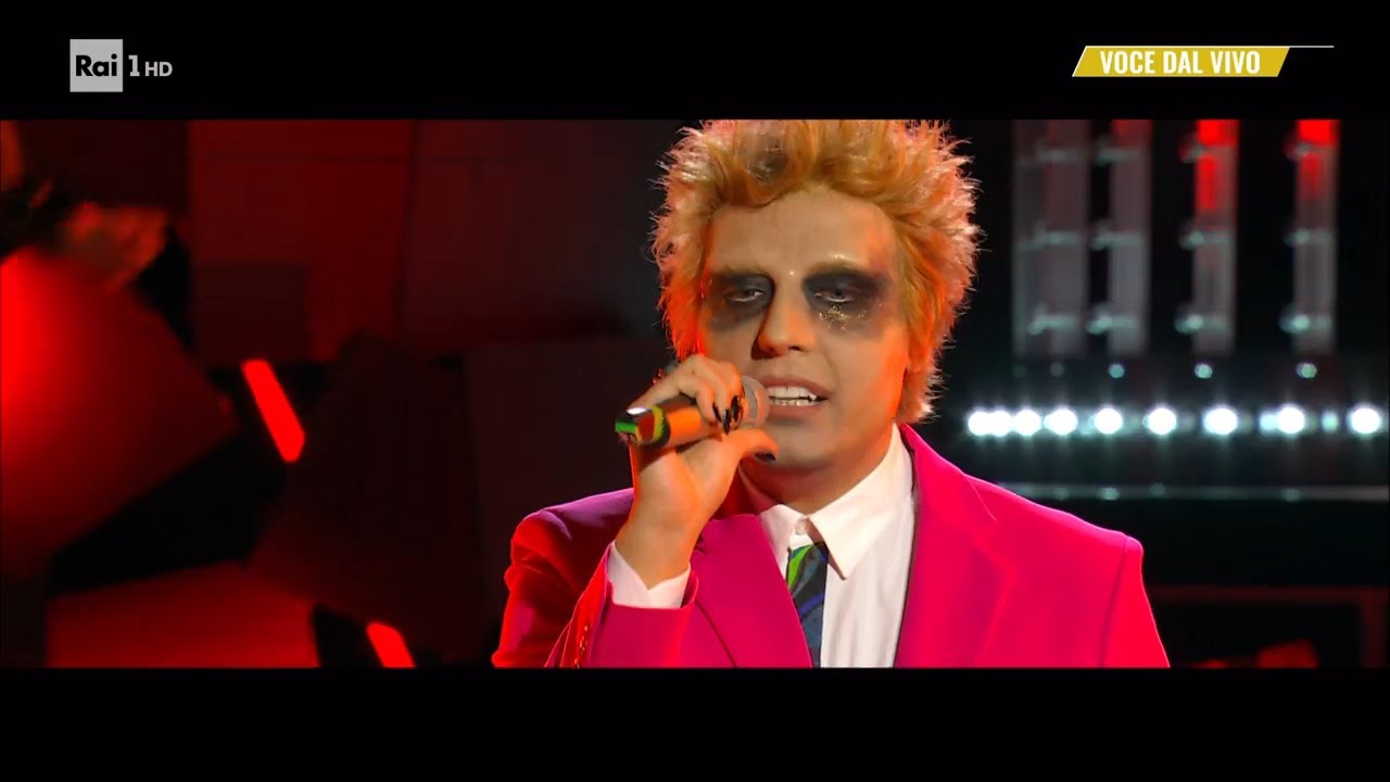 Ciro Priello canta 
