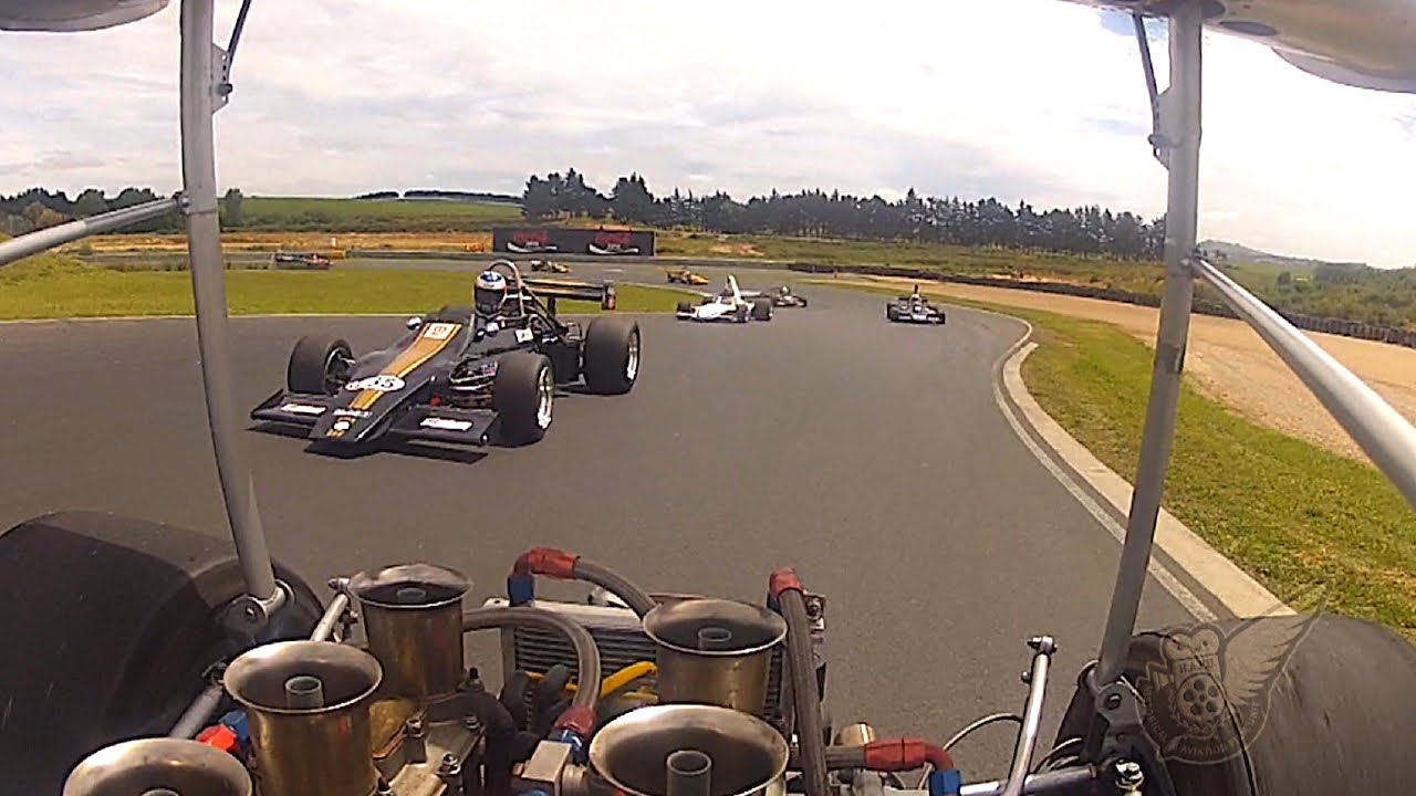 Formula 5000: Onboard warm-up laps Lola T140