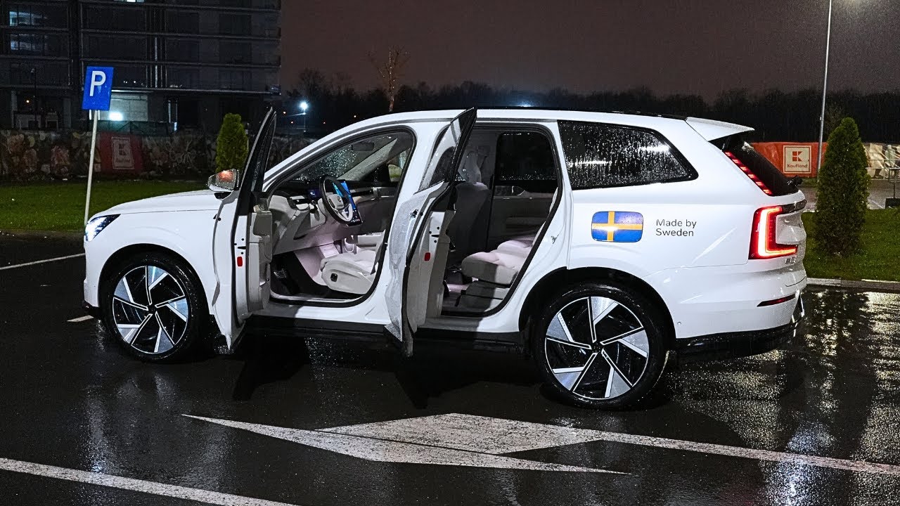 Volvo EX90 2025 Night Lights Review