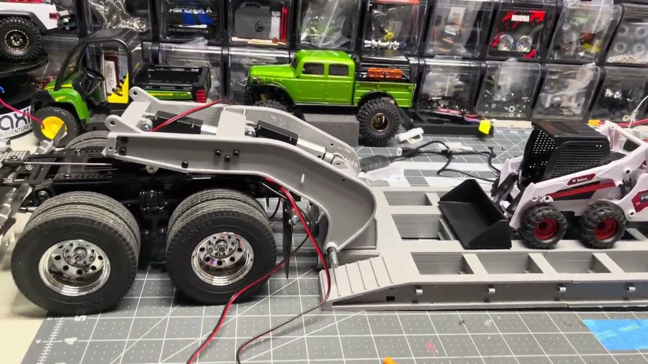 1/14 Semi Trucks. 3D printed detachable low boy trailer build. A work in progress.