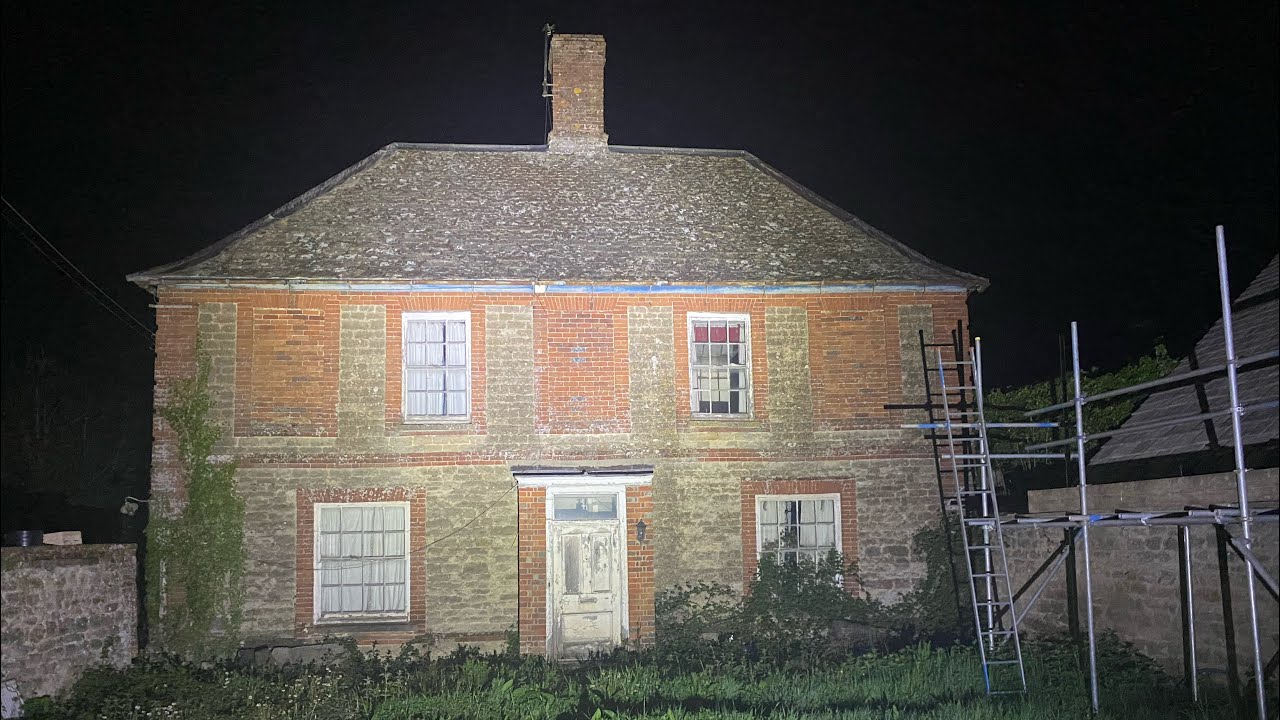 Mr Briggs Abandoned Manor House Inside Was Completely Frozen In Time
