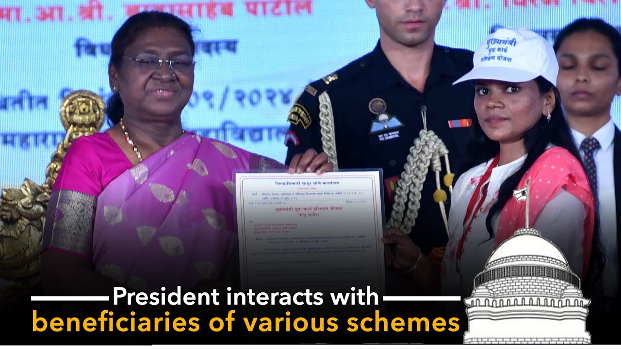 President interacts with beneficiaries of Shasan Aplya Dari and Mukhyamantri Majhi Ladki Bahin Yojna