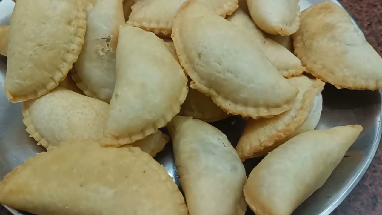Gujhhya recipe| Halwai jaisi gujhhya|Mava gujhhya| gujhhya ki aasan recipe| Meethi Rasoi 