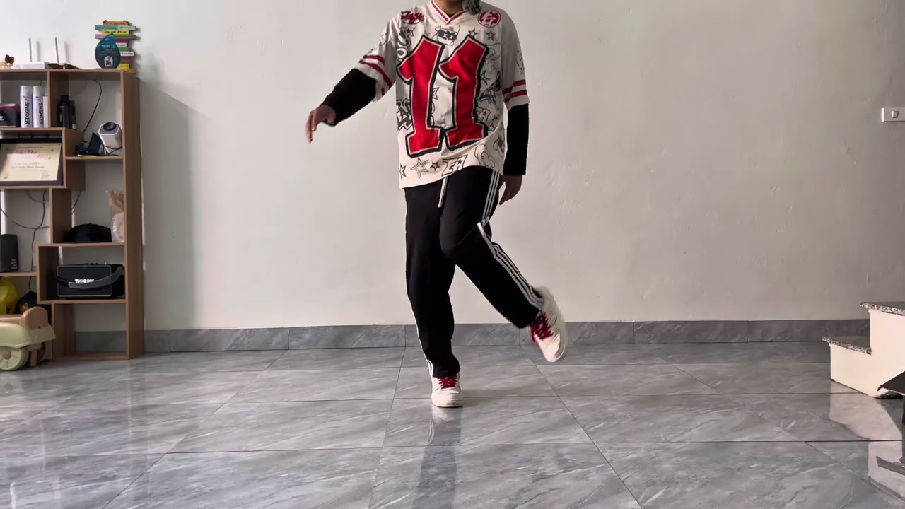 Thay đổi dáng nhảy trong động tác Wiggle Shuffle Dance  giúp bạn nhảy đẹp hơn 