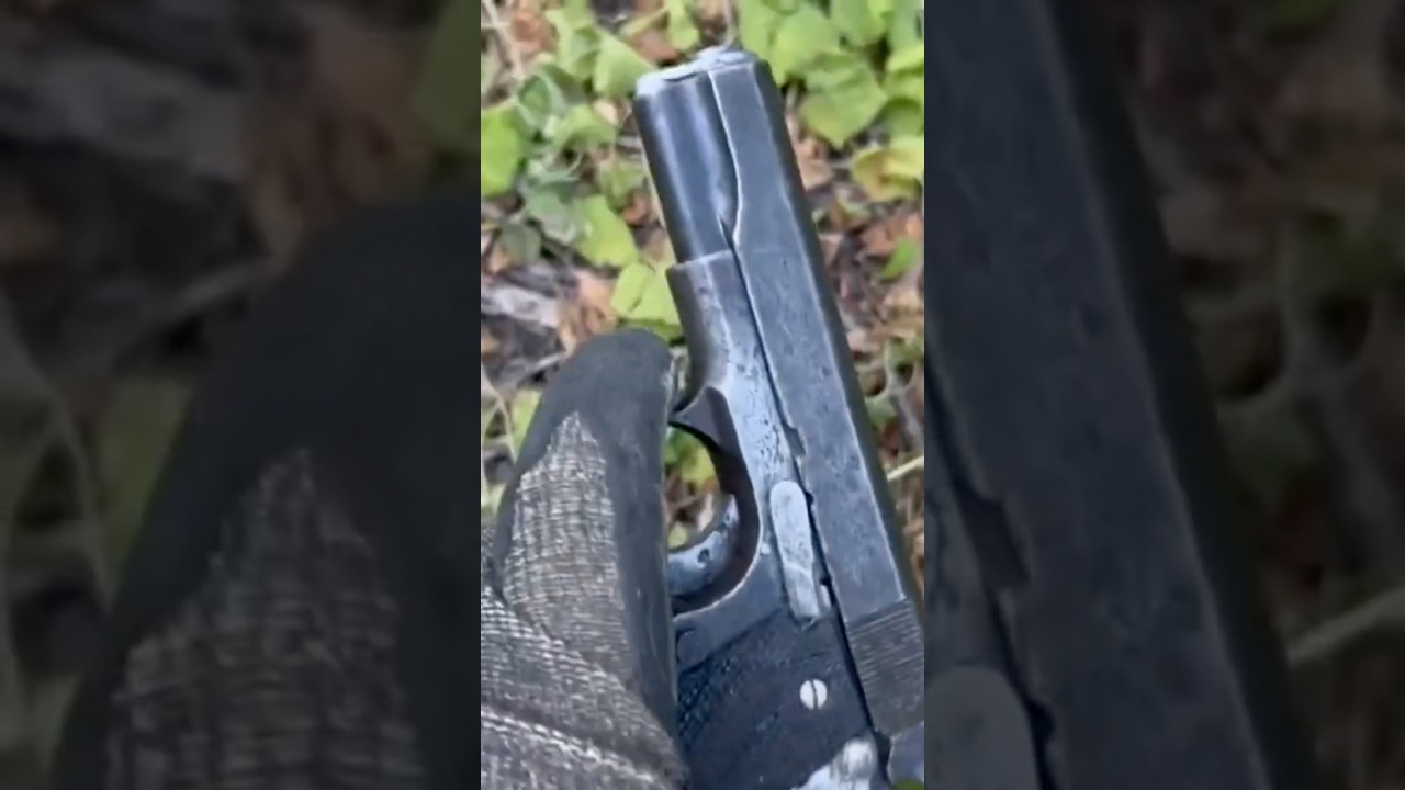 WWII PISTOL FOUND IN OLD HOUSE !!! /// WWII METAL DETECTING