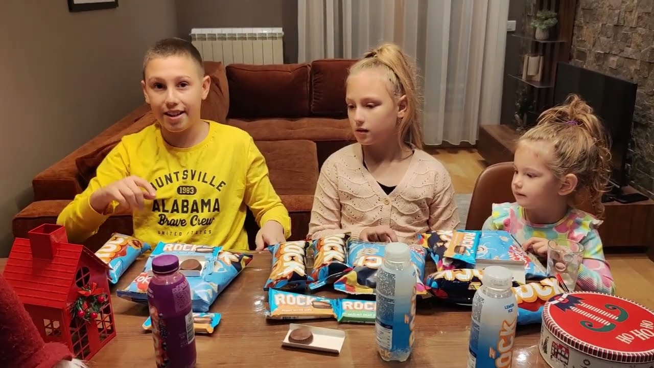 Rock snacks...Aaa kupili smo ih previse,morali smo na sneg da izadjemo da istrosimo silne kalorije😬