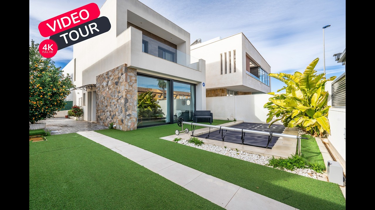 three bed two bath villa with private pool in san pedro del pinatar - 345,000 Euros