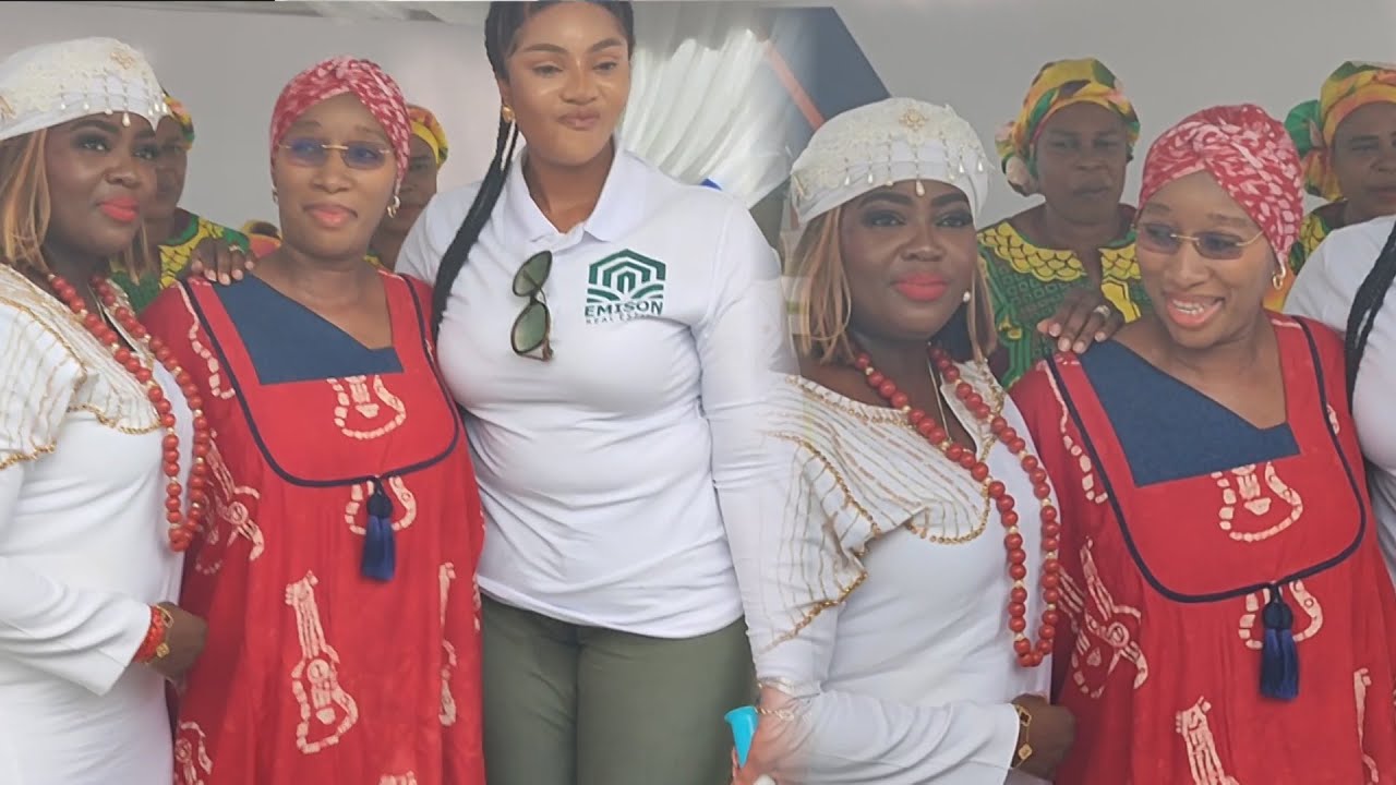HAPPINESS & UNITY OF OLORI ASHLEY AFOLASHADE&OLORI OLARONKE ADEMULIYI AT THE OPENING OF OJAJA MALL