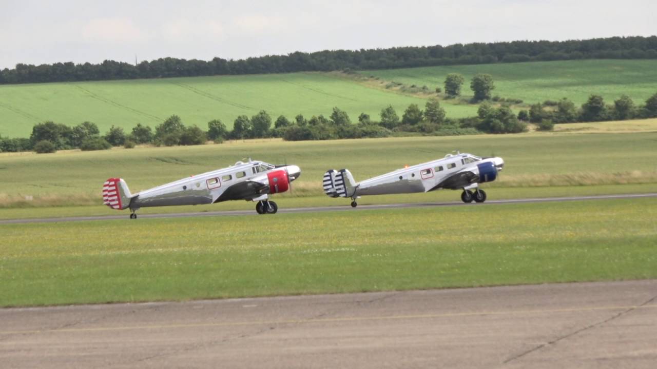 Classic Formation - Beechcraft Model 18 pair & Douglas DC 3