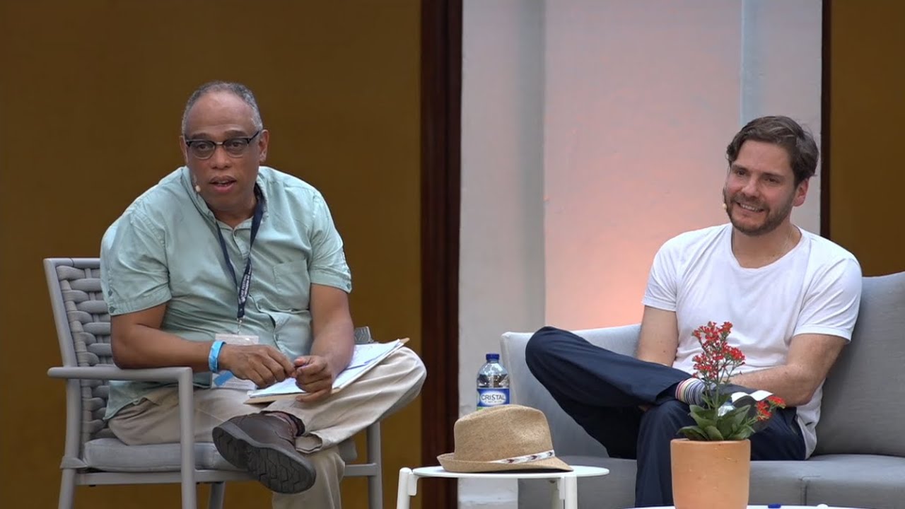 Daniel Brühl in Coversation with Ricardo Chica at Hay Festival (Spanish)