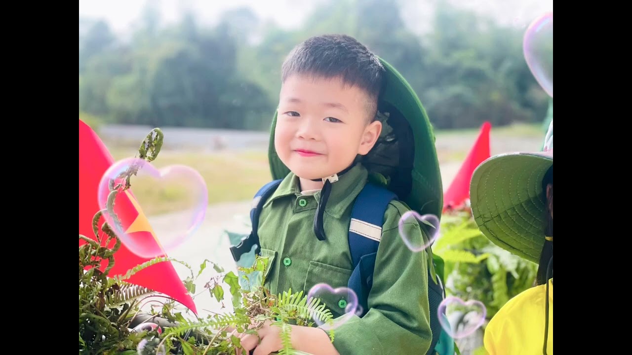 Hoạt động trải nghiệm bé tập làm chú bộ đội