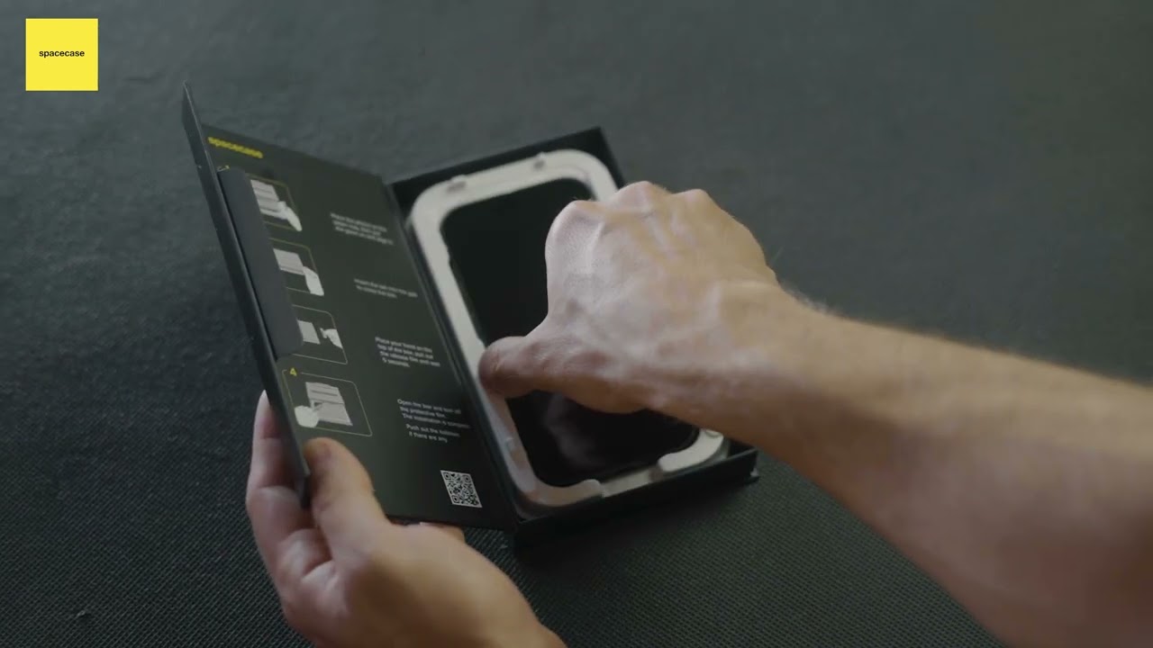 Jak nakleić szkło hartowane Spacecase QuickFit Glass na iPhone