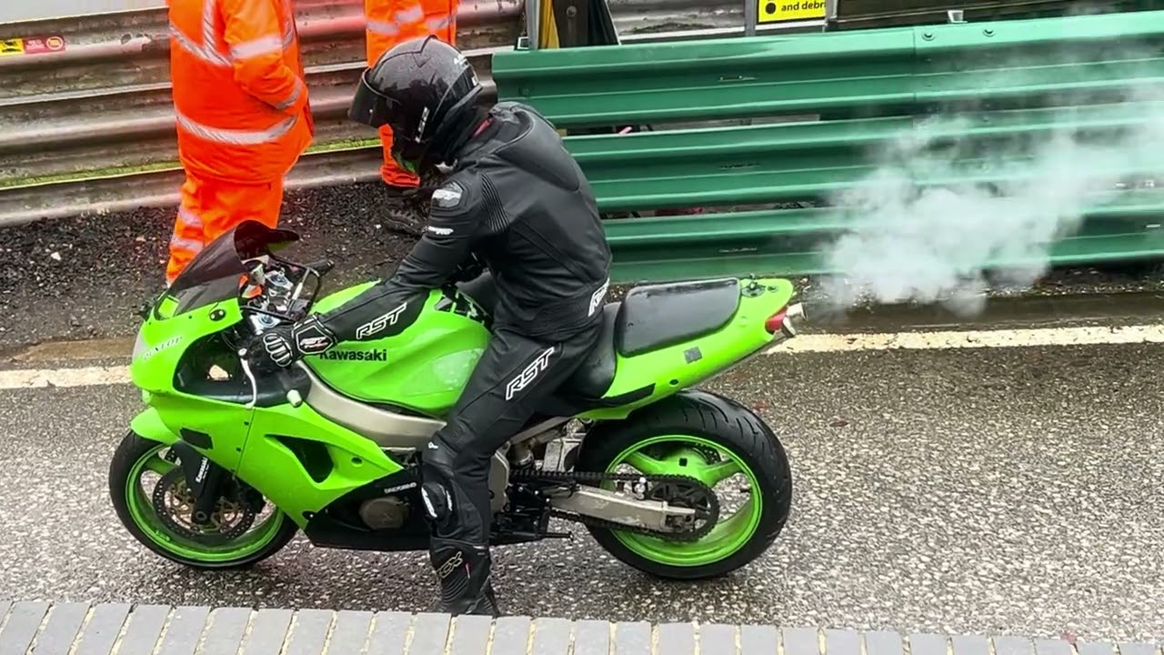 Cadwell park motorbikes love em all 