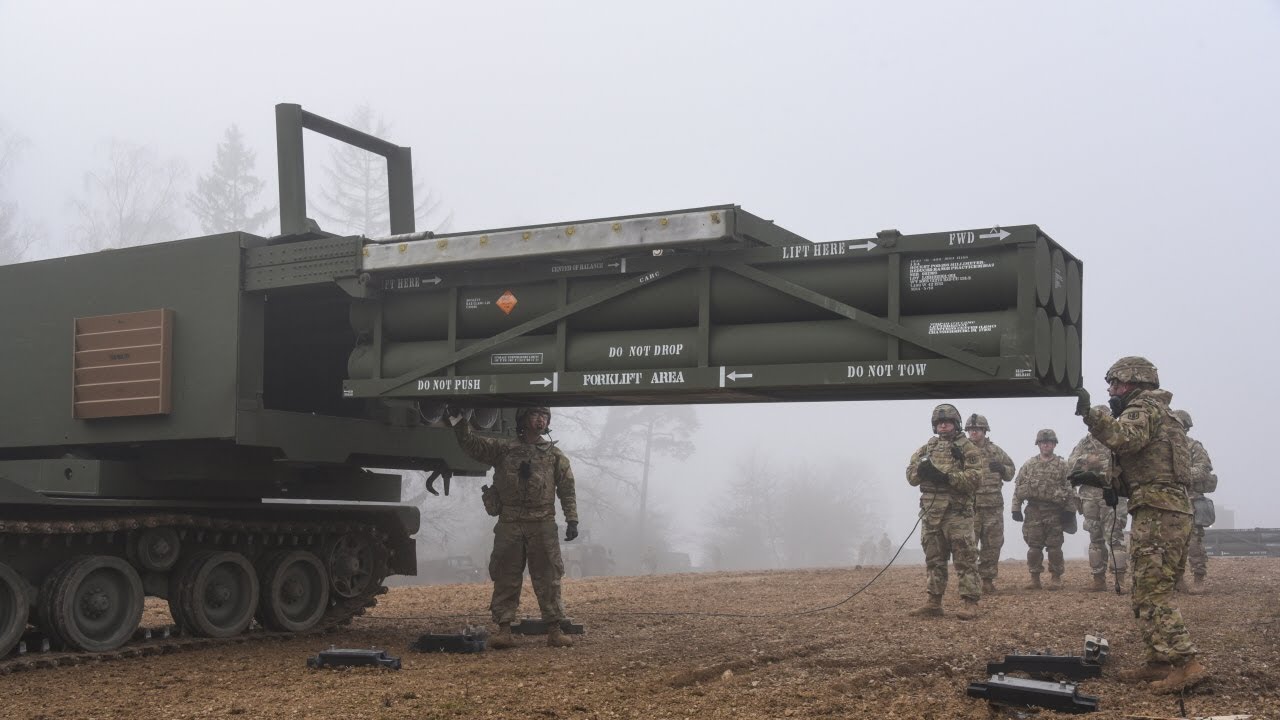 전장을 초토화시키는 강철비, 미 육군 MLRS 다연장 로켓 시스템