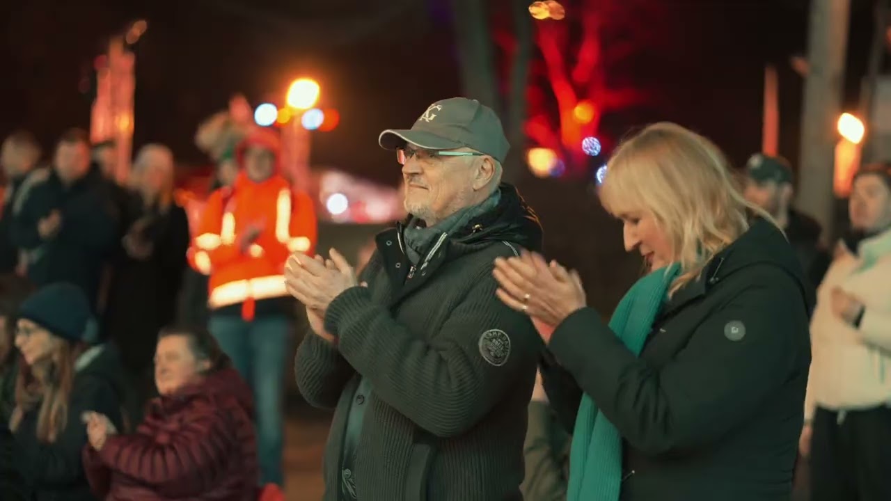 Interaktives Feuertheater mit Jonglage und Mitmachzirkus am Ebertplatz in Köln 