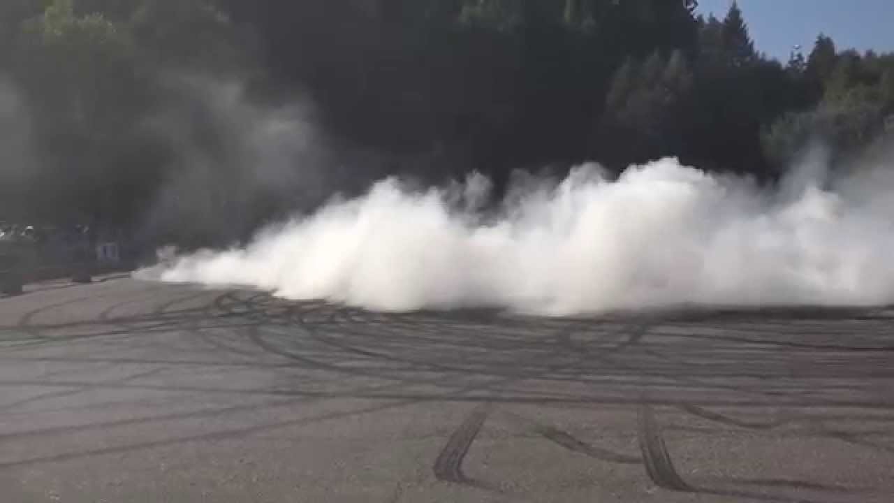 WOT Drifting Team sinnesjuk volvo 240 burnout
