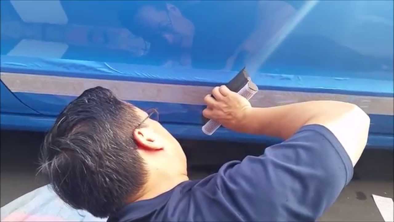 How to apply body decals to the side of a Mustang