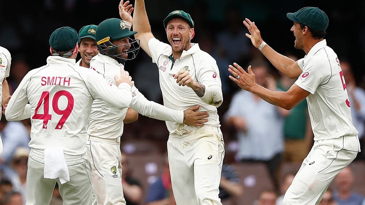 Pattinson reels in an outfield screamer at the SCG
