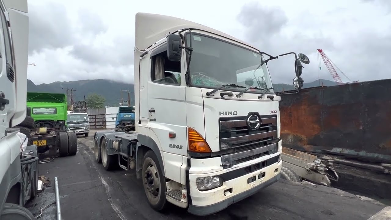 Hino 700 SS