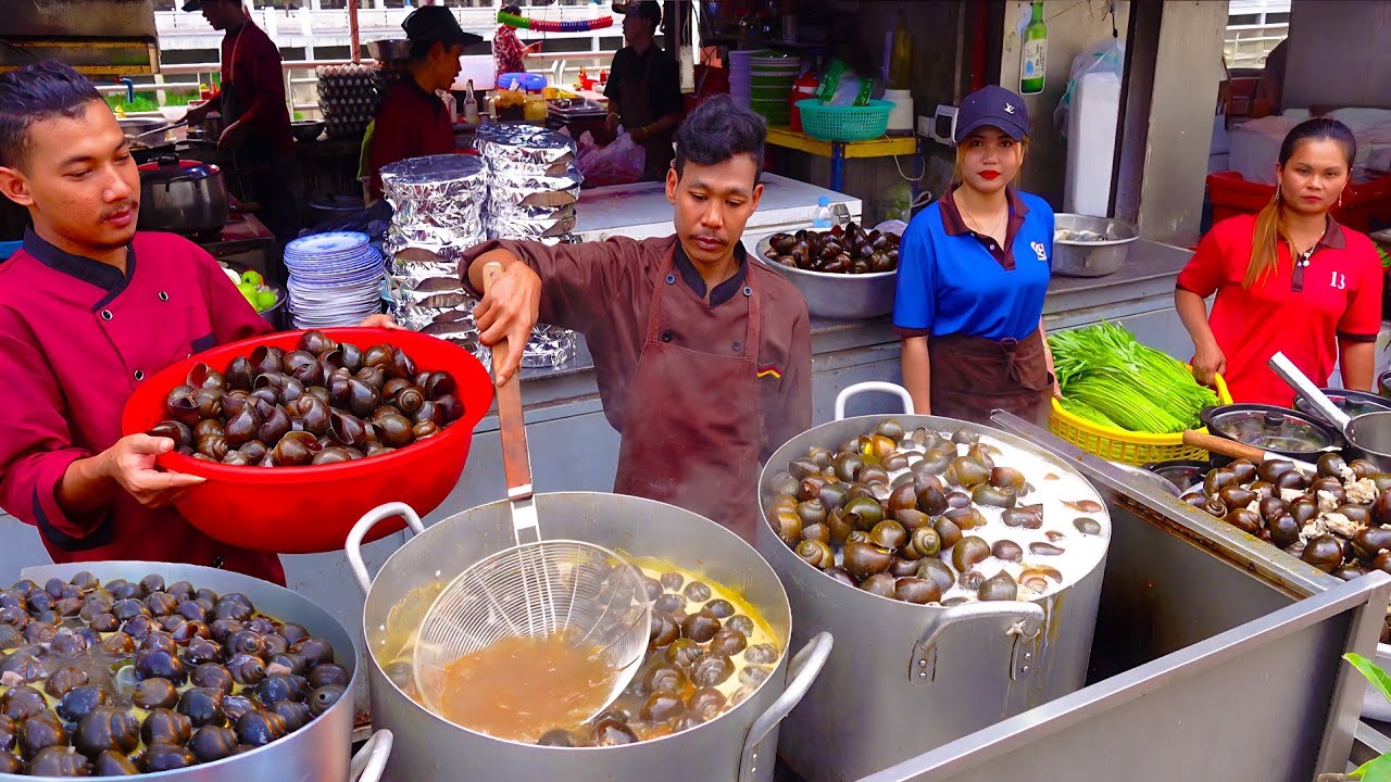 100 Kg of Snail Sold Per Day ! Popular Snail Soup, Flaming Beef, Fried Rice | Cambodian Street Food