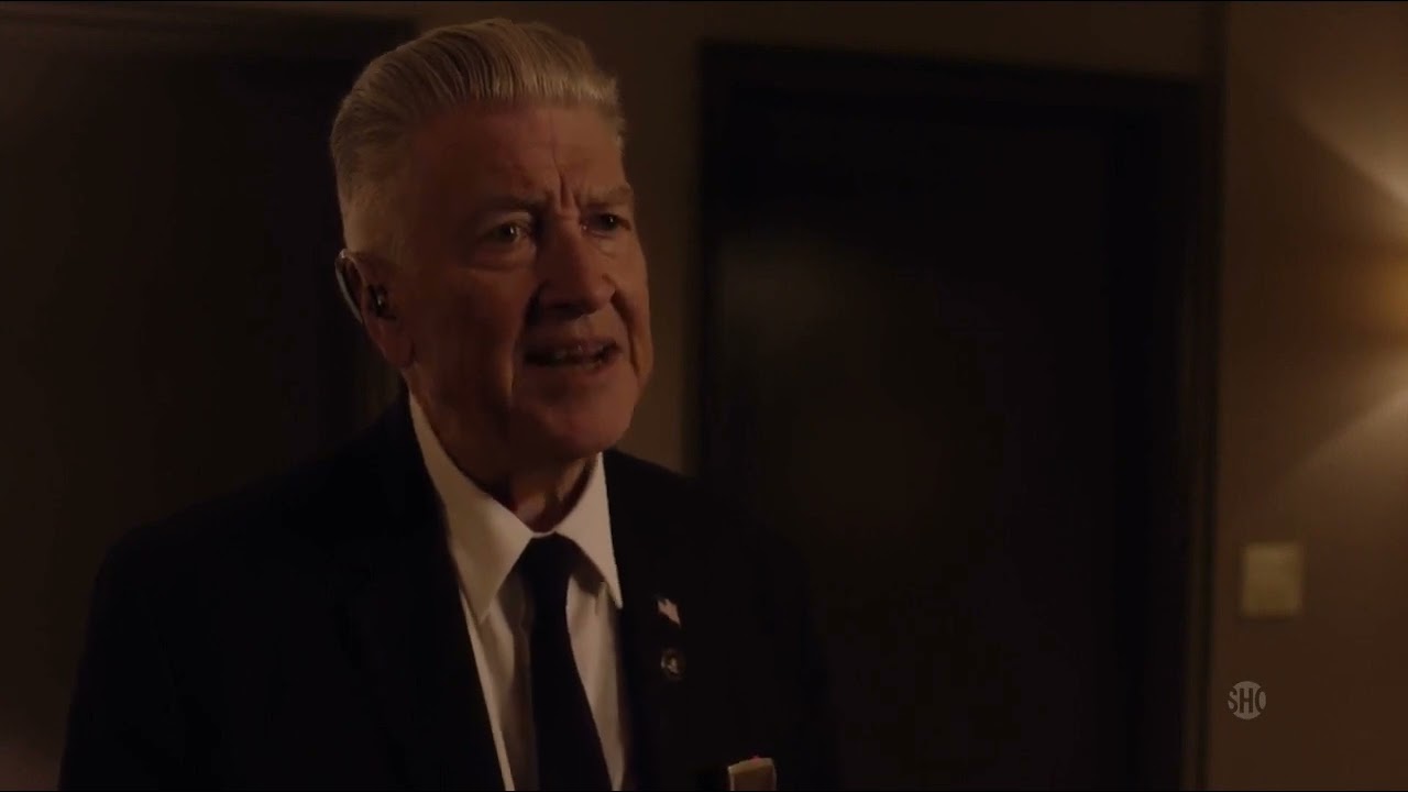 Gordon Cole tells a joke