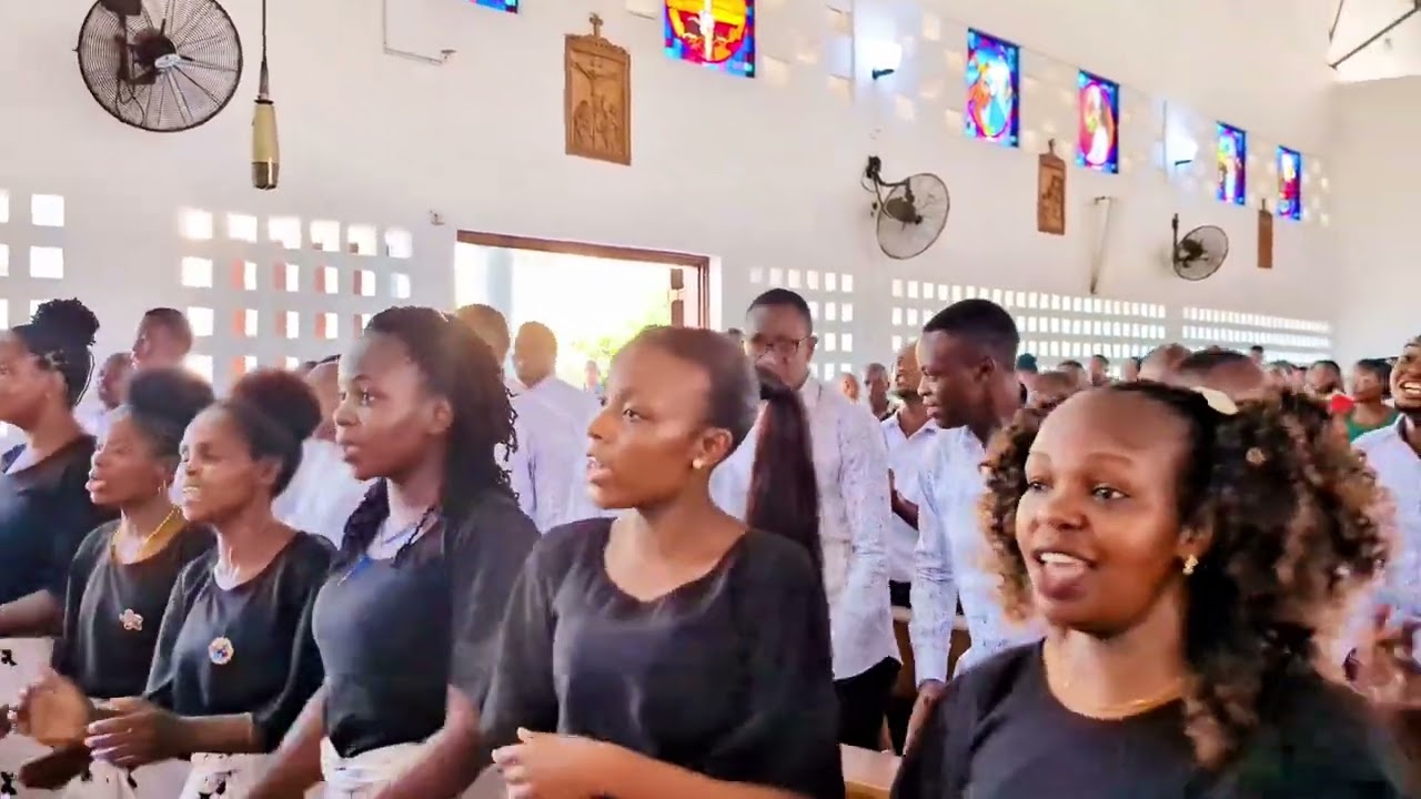 Kwaya ya Mt. Gaspar del Bufalo - Bwana alikuwa tegemeo langu  (Live performance)