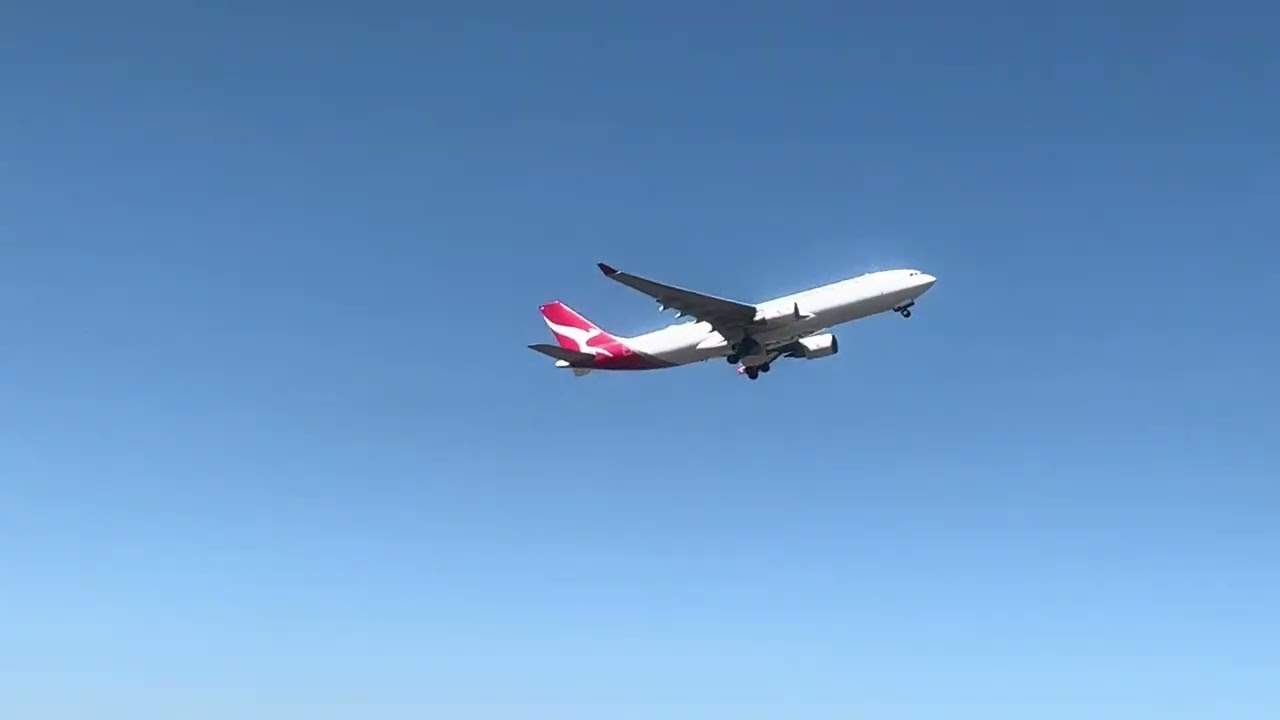 33 MINUTES OF JAW-DROPPING TAKEOFFS FROM MELBOURNE-TULLAMARINE AIRPORT WITH RAAF PLANE!!! 