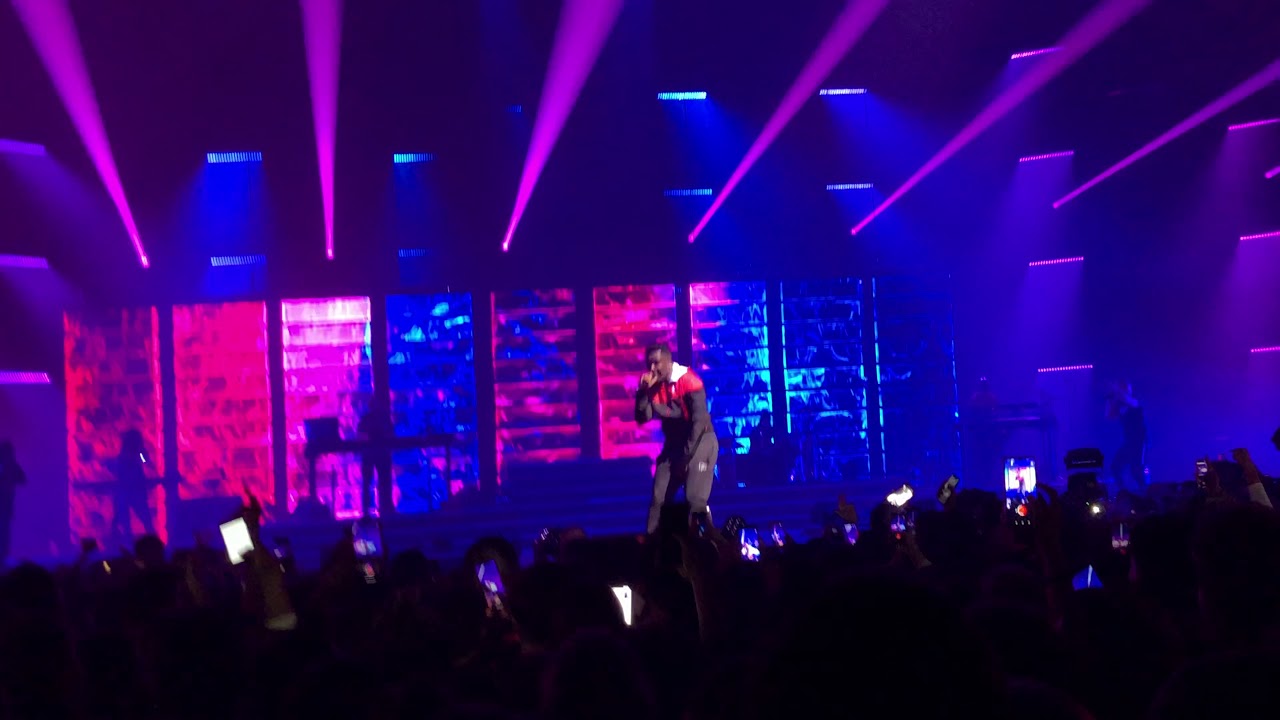 JUL feat MOUBARAK   On va tout PT LIVE HALLE TONY GARNIER LYON 4K