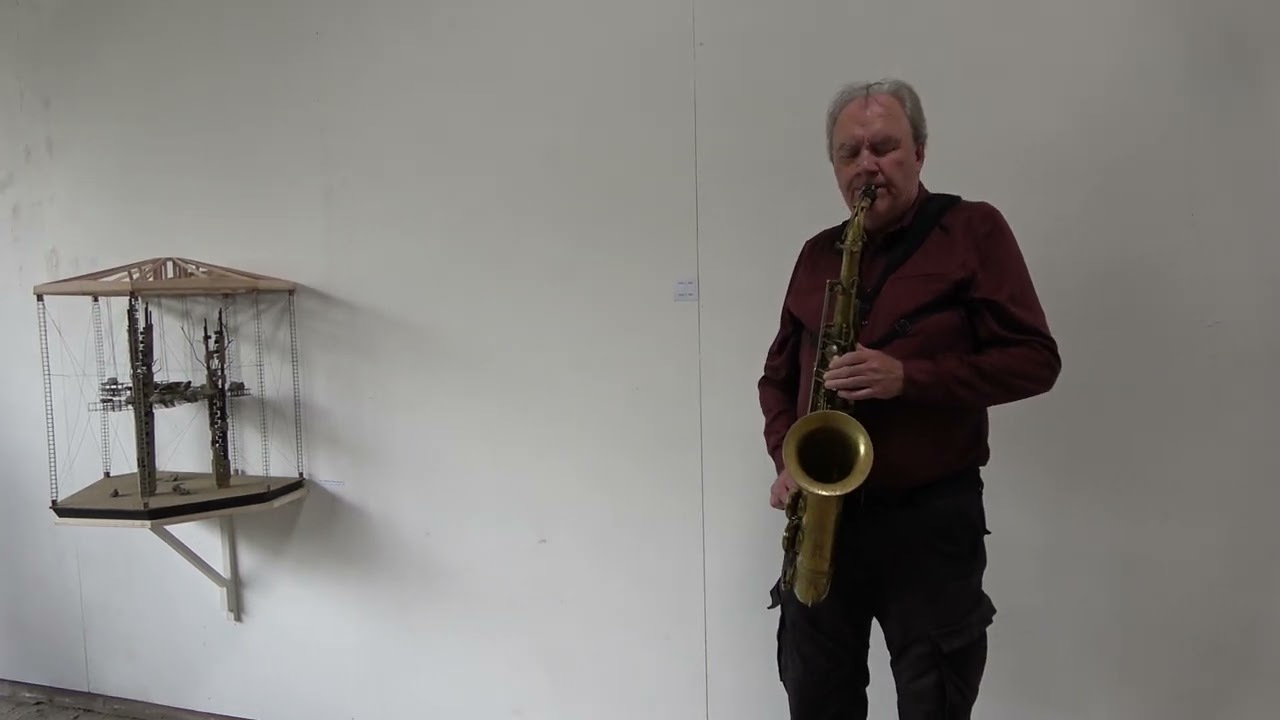 Stefan Isaksson spelar på Lars Kleens vernissage, Renqvists Verkstad 20240831.