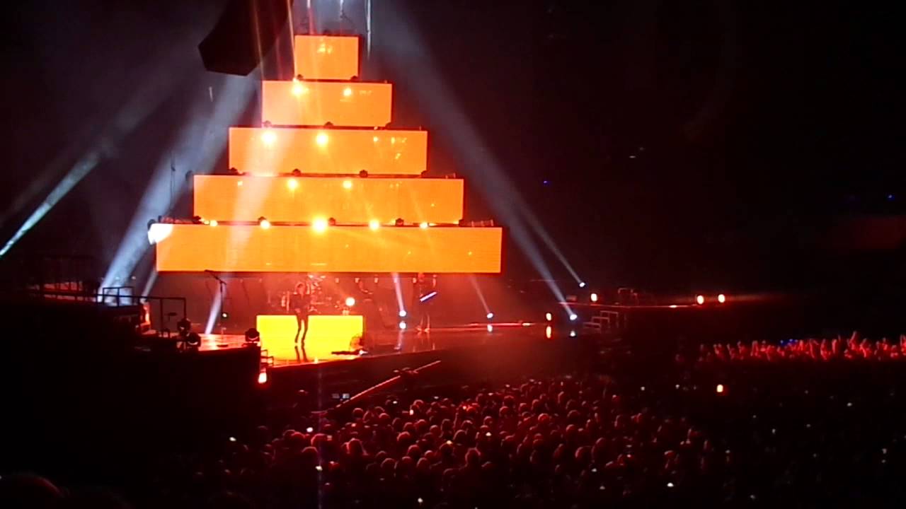 Muse - Intro + Supremacy - Live in Perth 30/11/2013