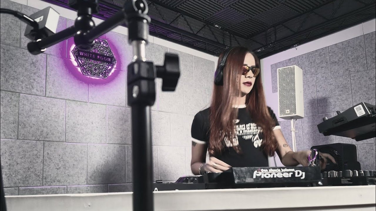 White Room x Aguilaria Vol10 — Beneath Signal 