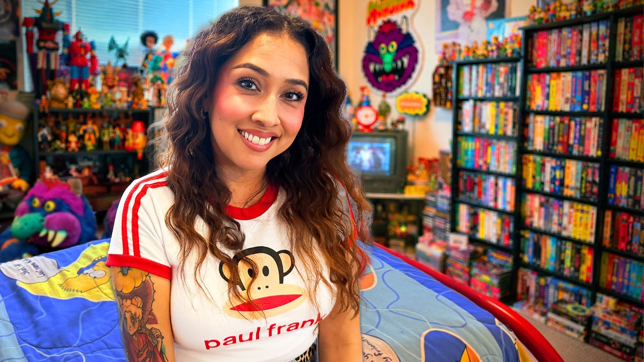 She Built the Ultimate 80s & 90s Bedroom
